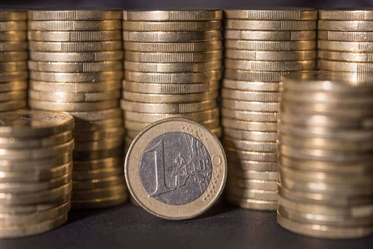 Gestapelte Euro-Münzen als Symbol für Eigenkapital